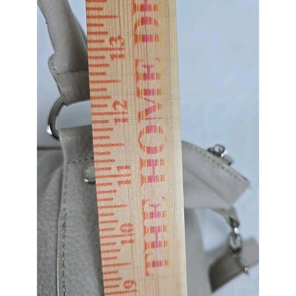 Steve Madden Faux Leather Extra Large Tote Purse Bag Beige Tan Silver Zipper - Picture 10 of 12